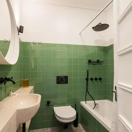 Apartman Feels Like Gulbenkian Spacious Flat With Balcony Lisboa