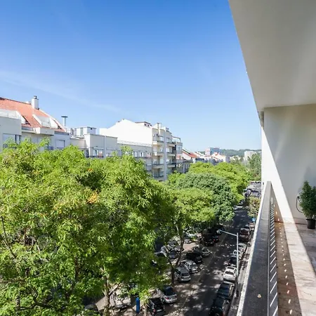 Feels Like Gulbenkian Spacious Flat With Balcony * Lisboa