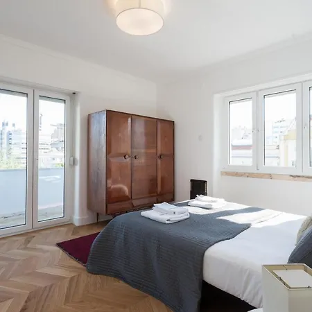 Apartman Feels Like Gulbenkian Spacious Flat With Balcony *