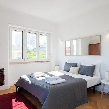 Apartman Feels Like Gulbenkian Spacious Flat With Balcony Lisboa