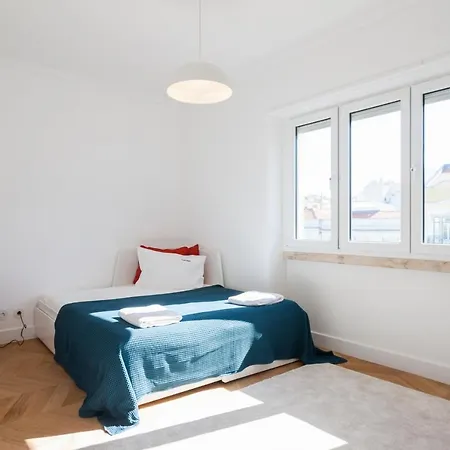 Feels Like Gulbenkian Spacious Flat With Balcony Apartman