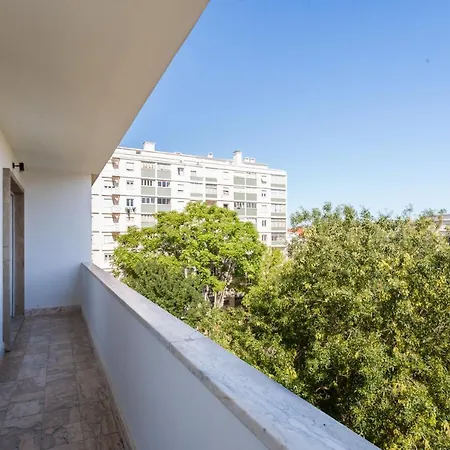 Apartman Feels Like Gulbenkian Spacious Flat With Balcony *